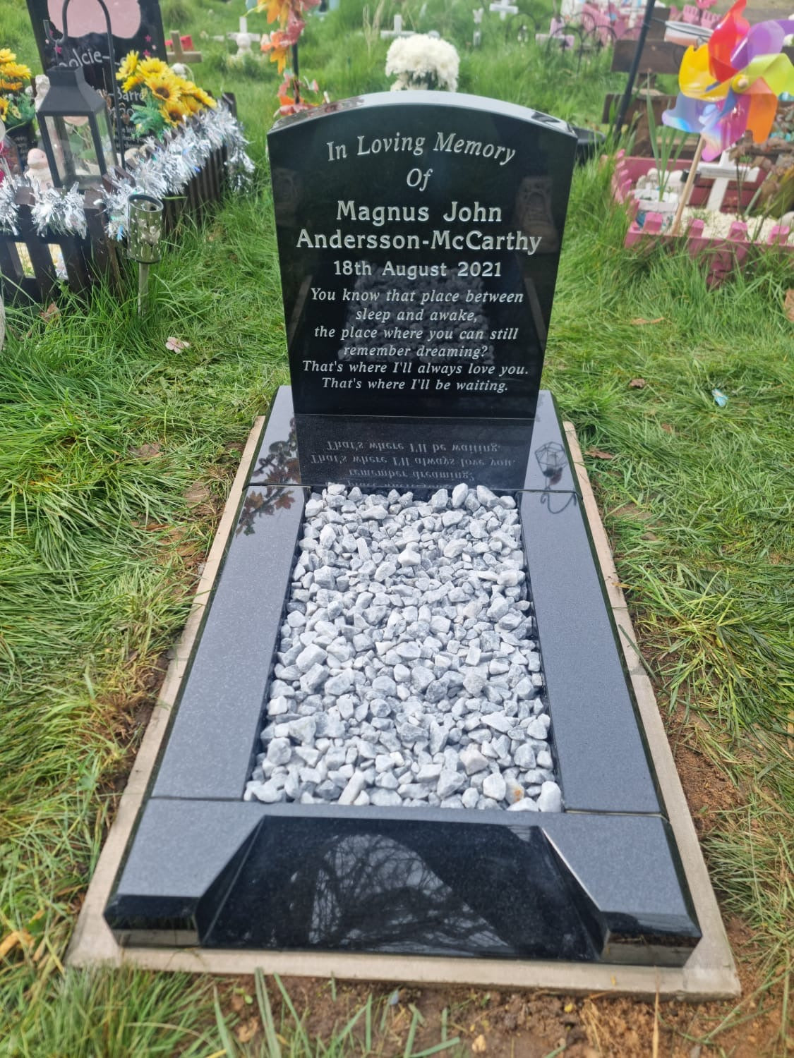 Ogee memorial with rope mouldings with matching base and kerbs