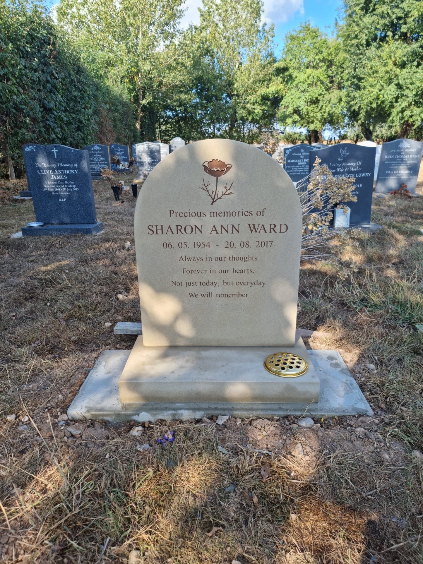 Rustic edge, pitched margin, round top memorial