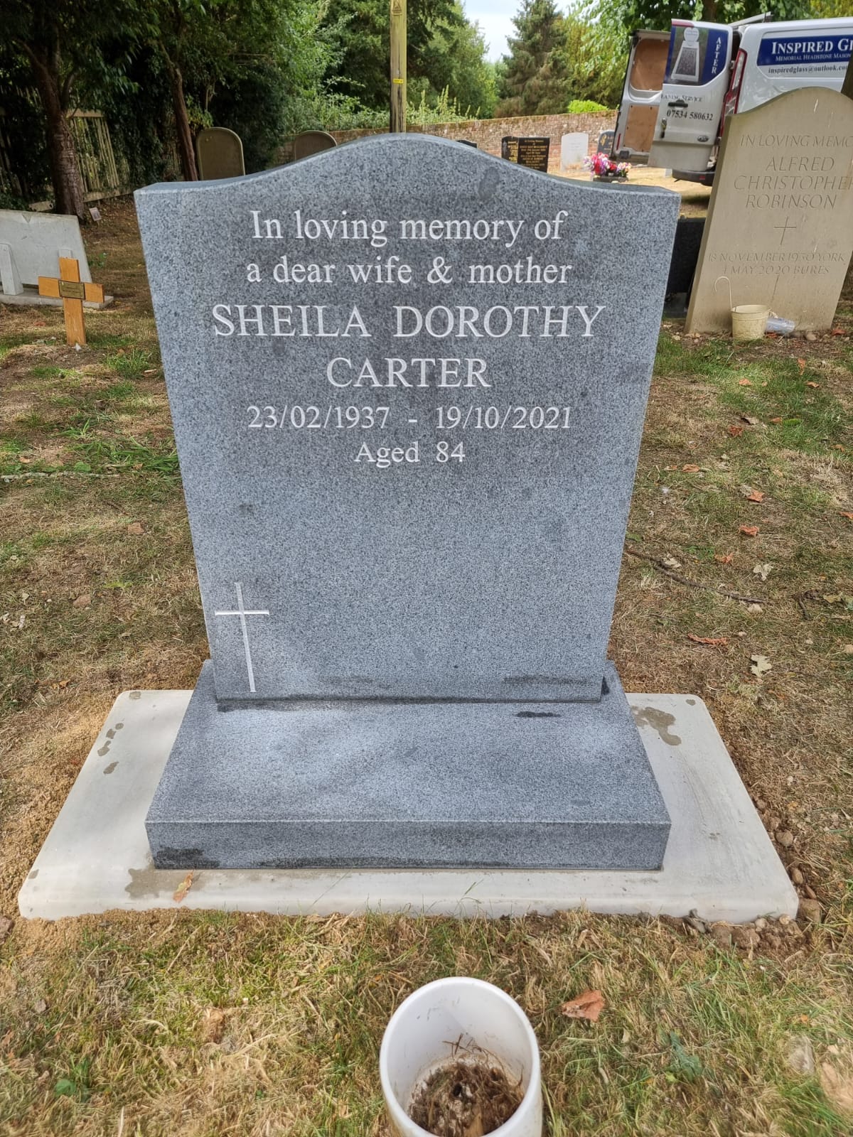 Ogee shaped memorial with optional star design