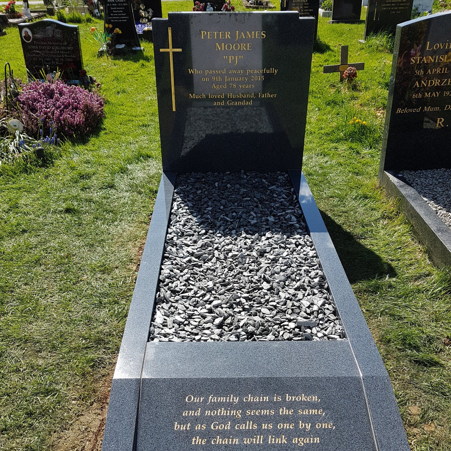 Kerb Set With Double Vase And Bronze Cross