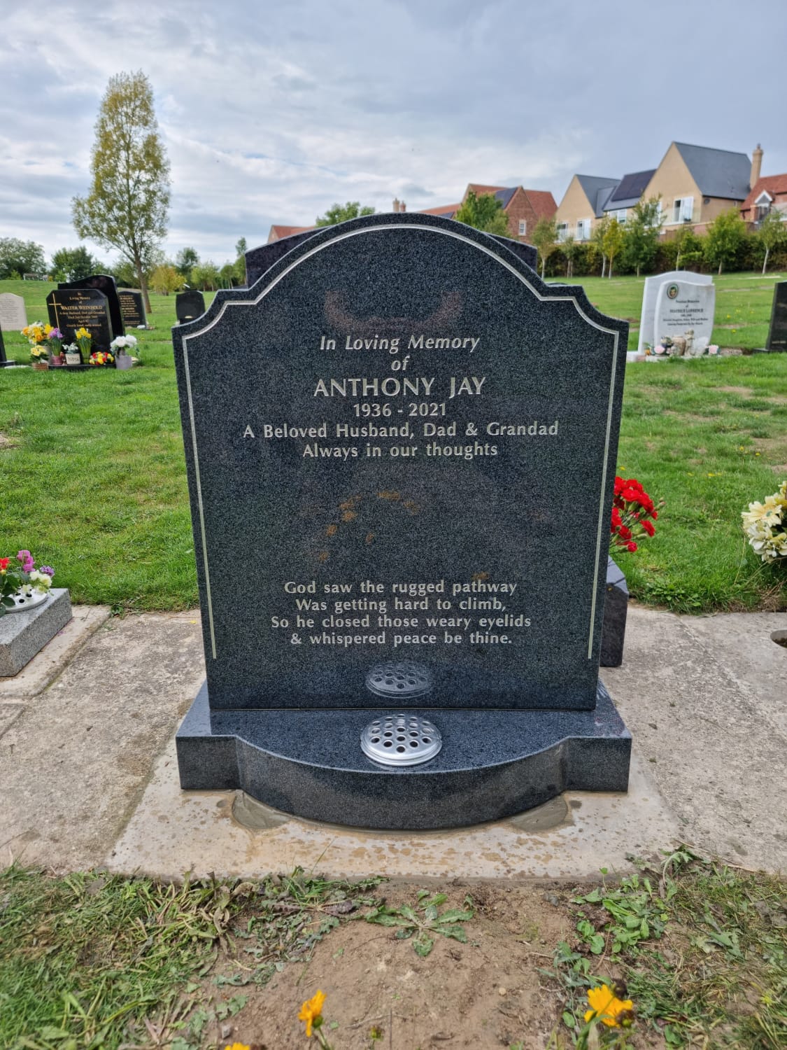 Ogee shaped memorial with shoulders and matching curved base