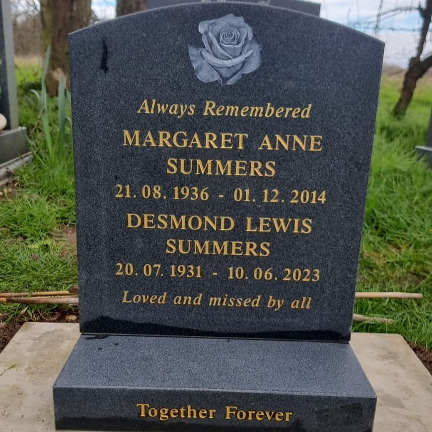 Round top memorial with optional cherub design