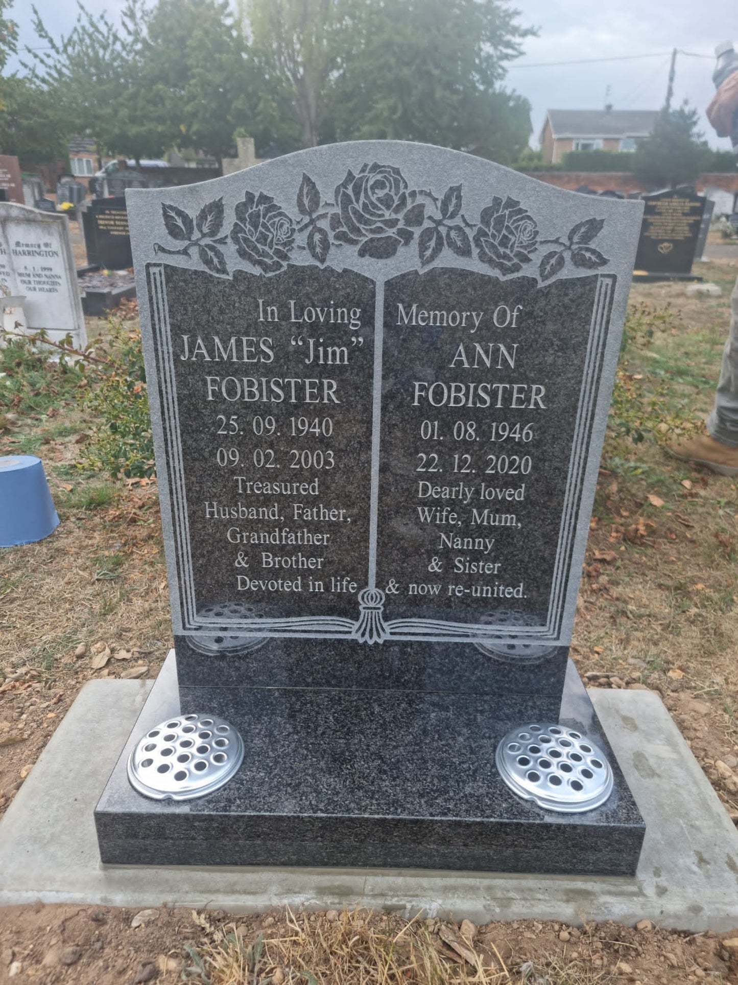 Peon top memorial with sandblasted rose and cross panel