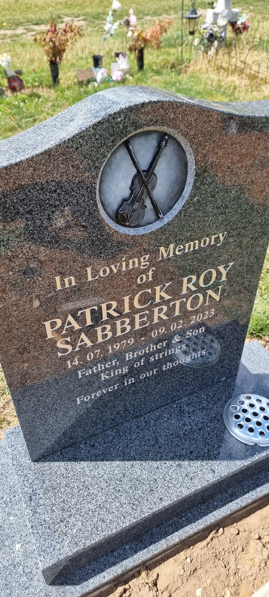 Ogee shaped memorial with optional star design