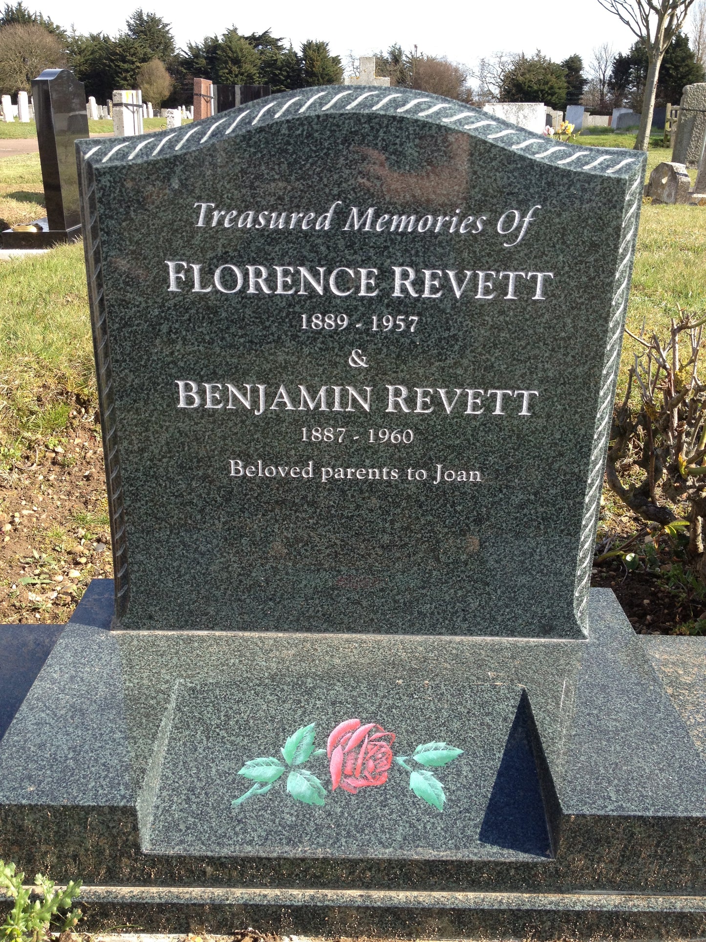 Ogee Headstone With Rope Effect Edges