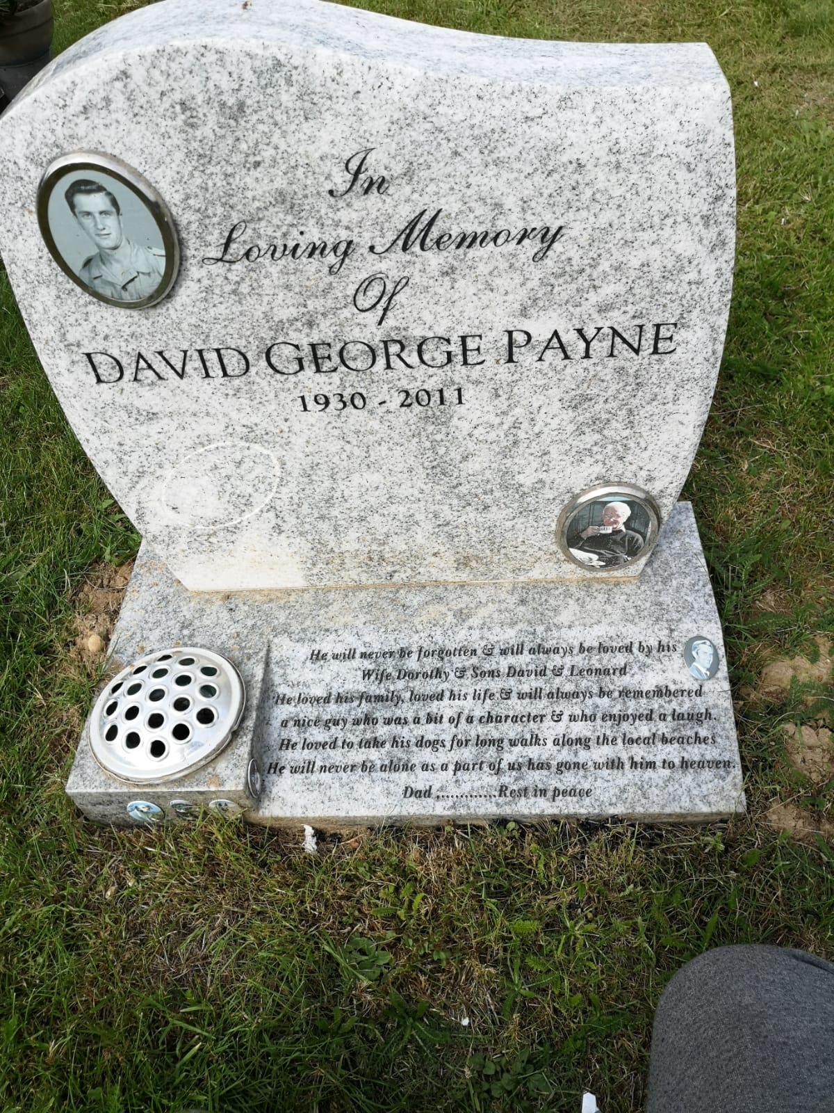 Half ogee with rounded edges memorial