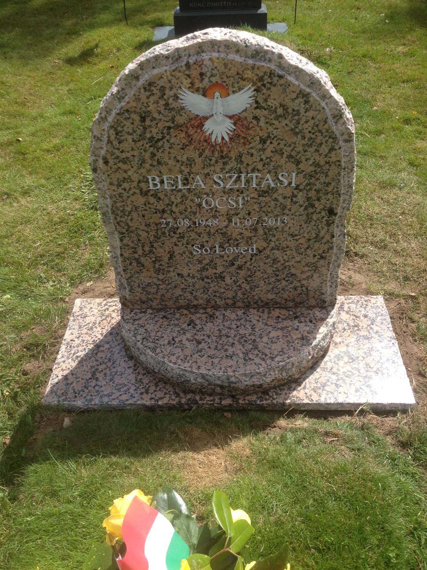 Rustic edge, pitched margin, round top memorial