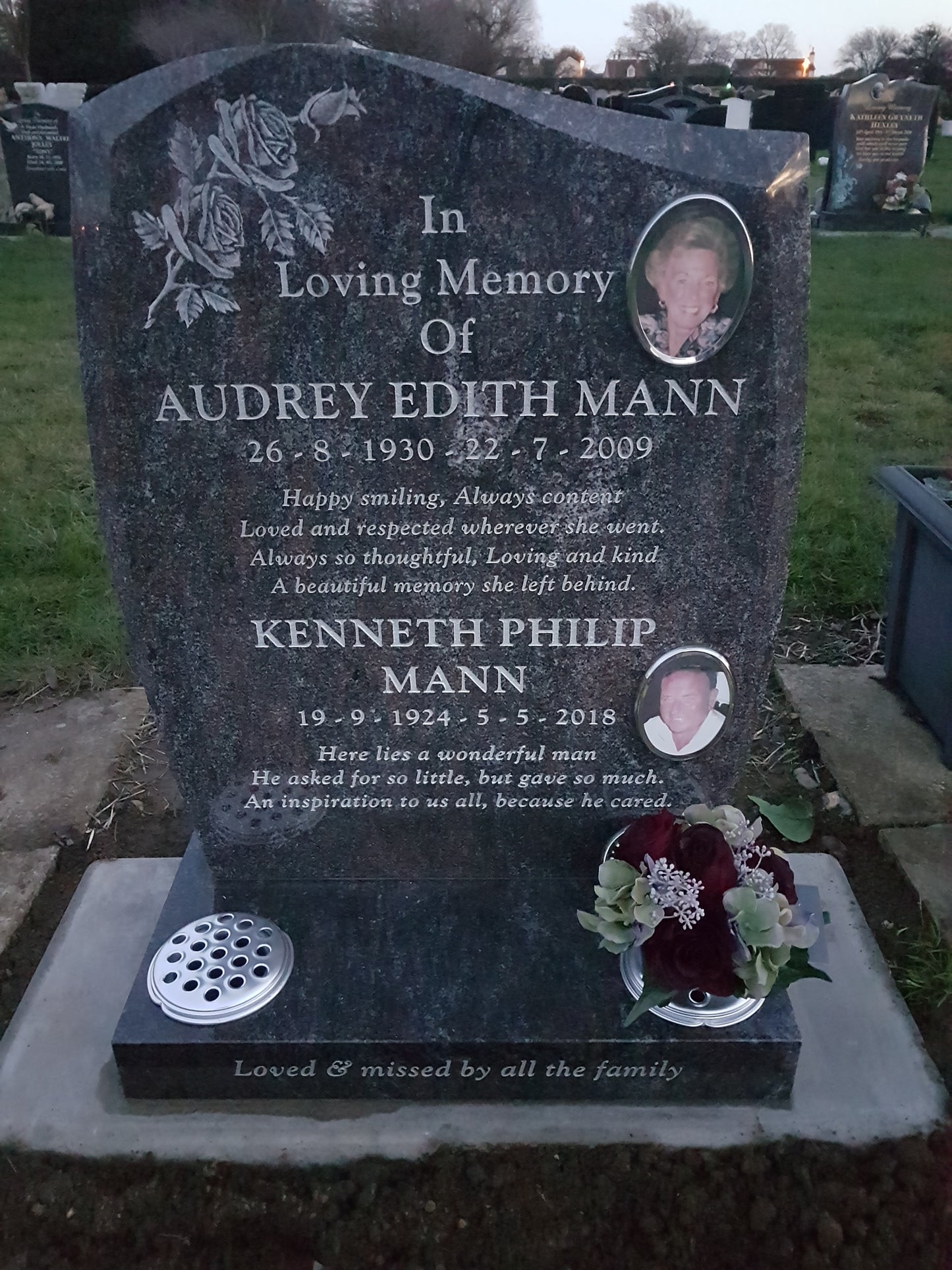 Half ogee with rounded edges memorial