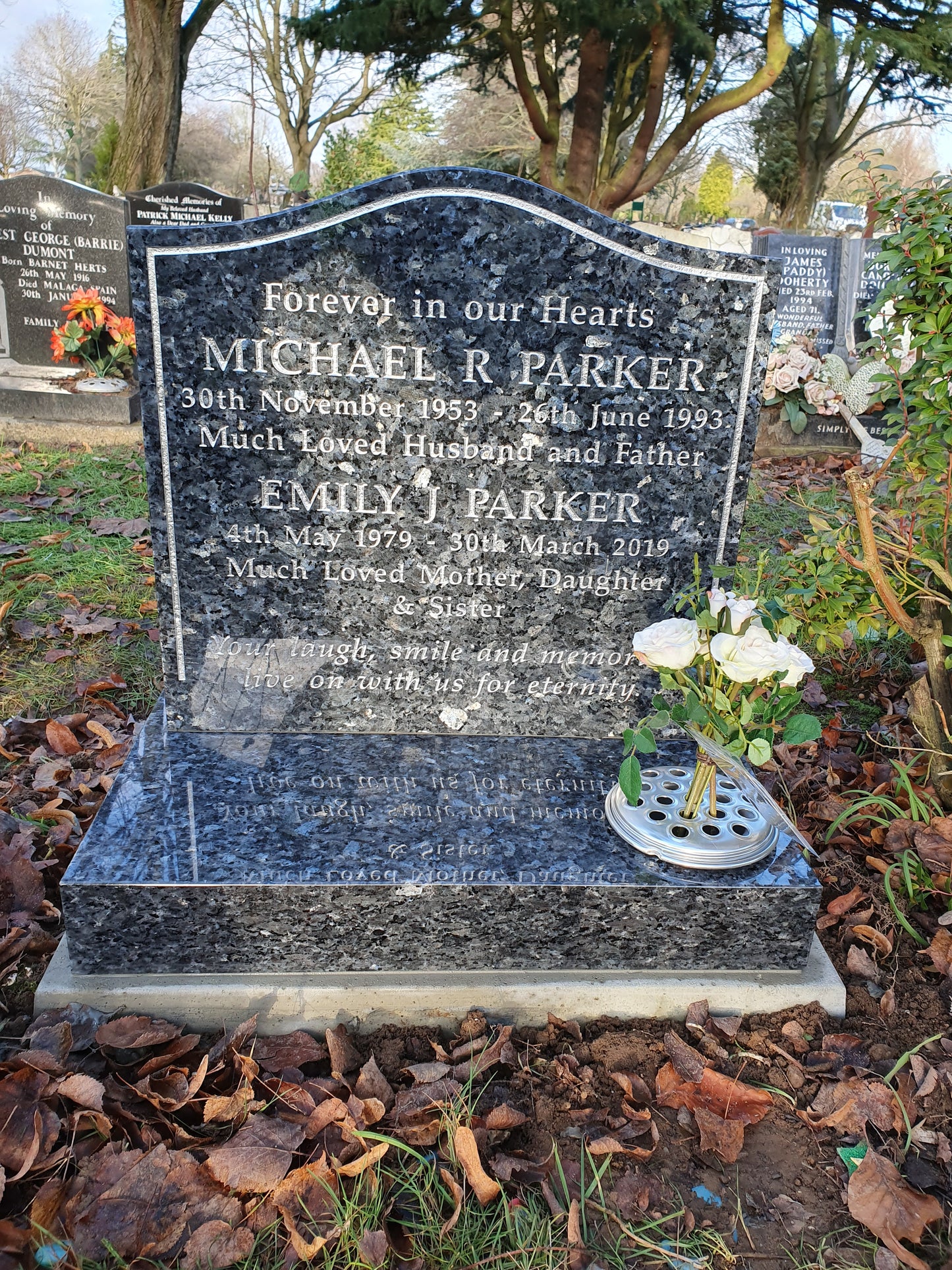 Ogee shaped memorial with optional star design