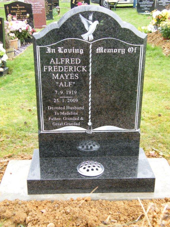 Ogee shaped memorial with shoulders and matching curved base
