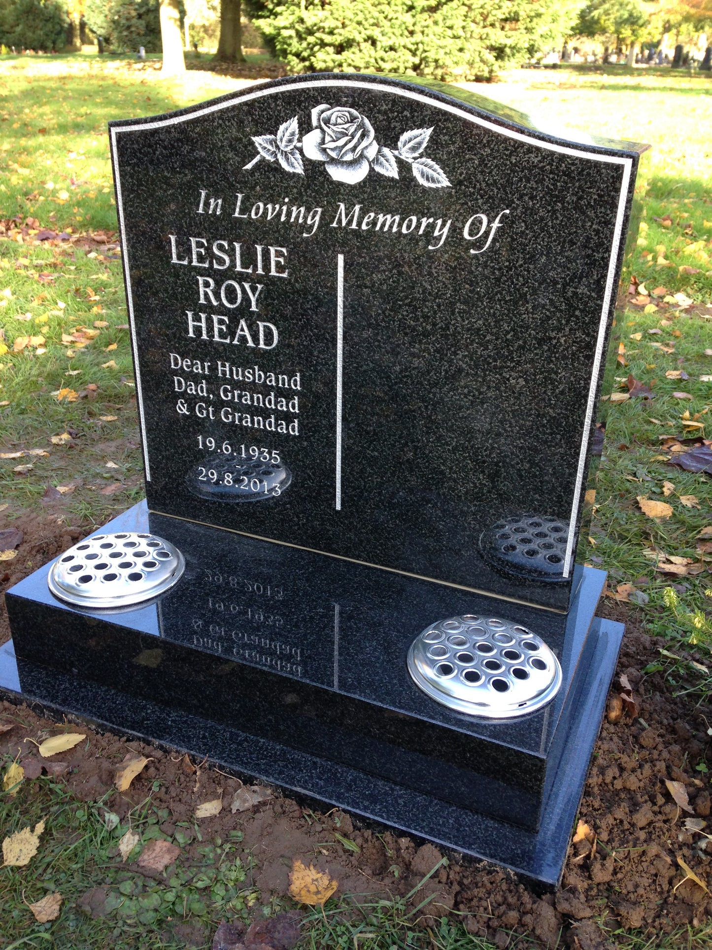 Ogee shaped memorial with optional star design