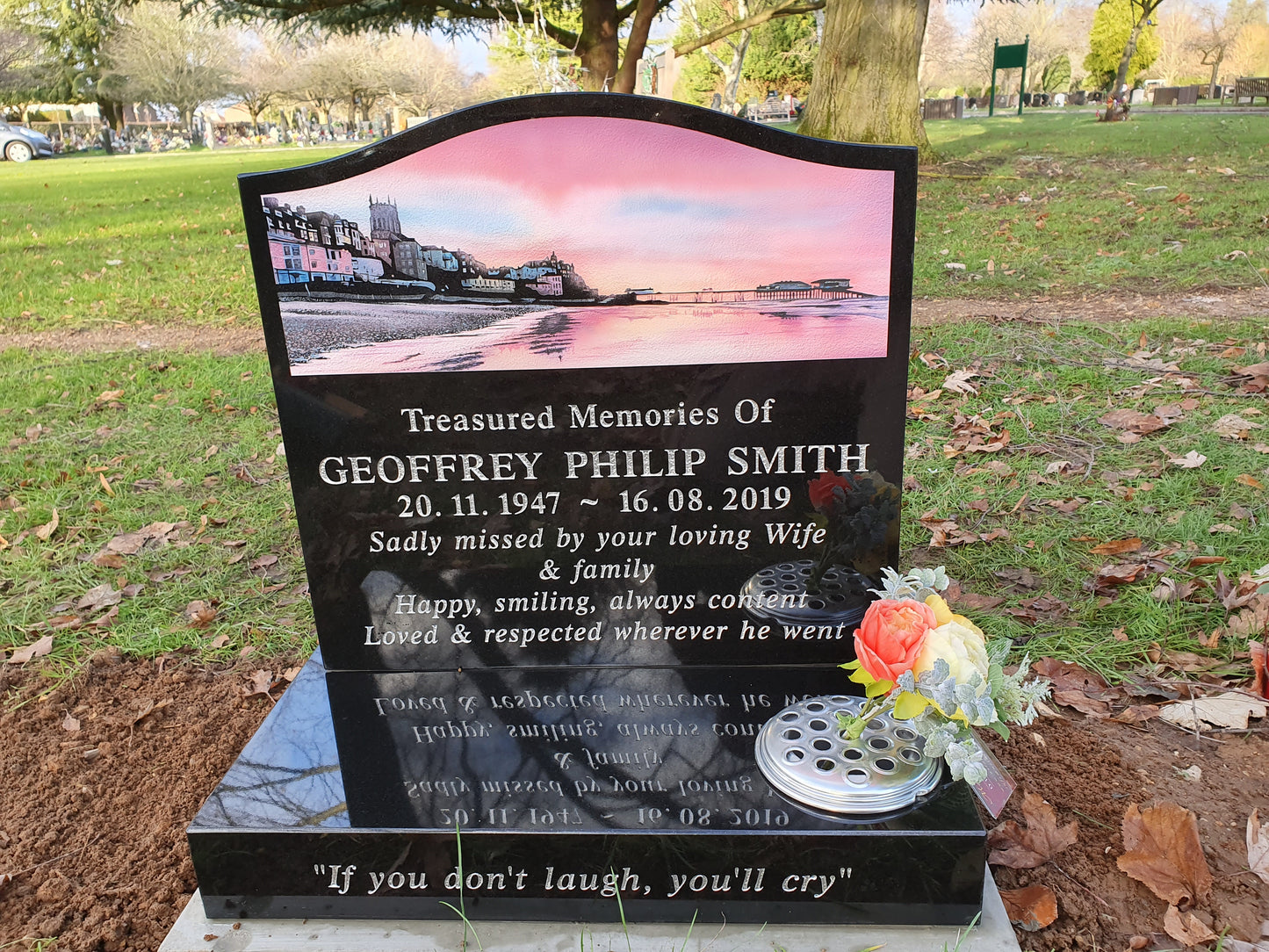 Ogee shaped memorial with optional star design