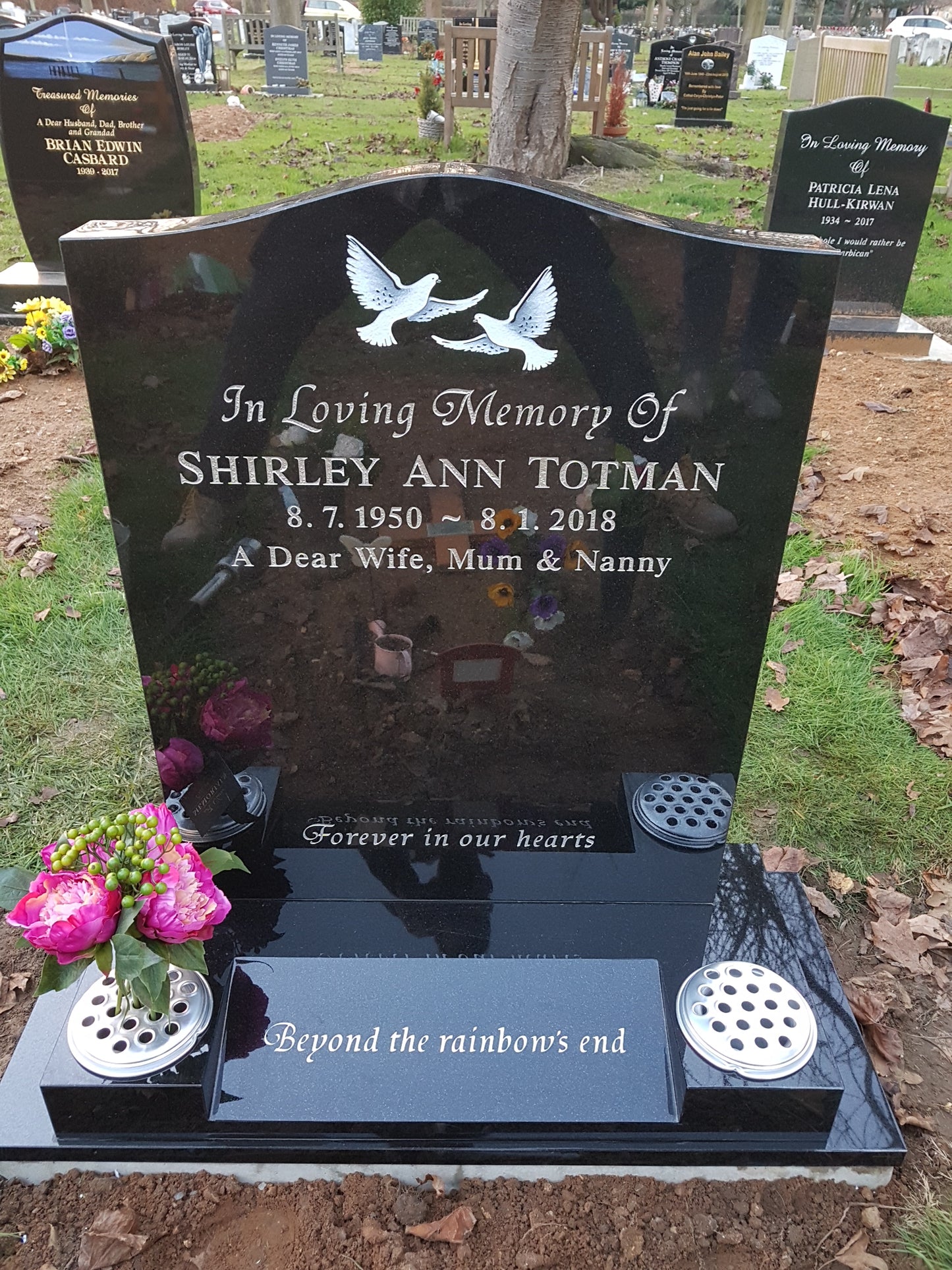Ogee shaped memorial with optional star design