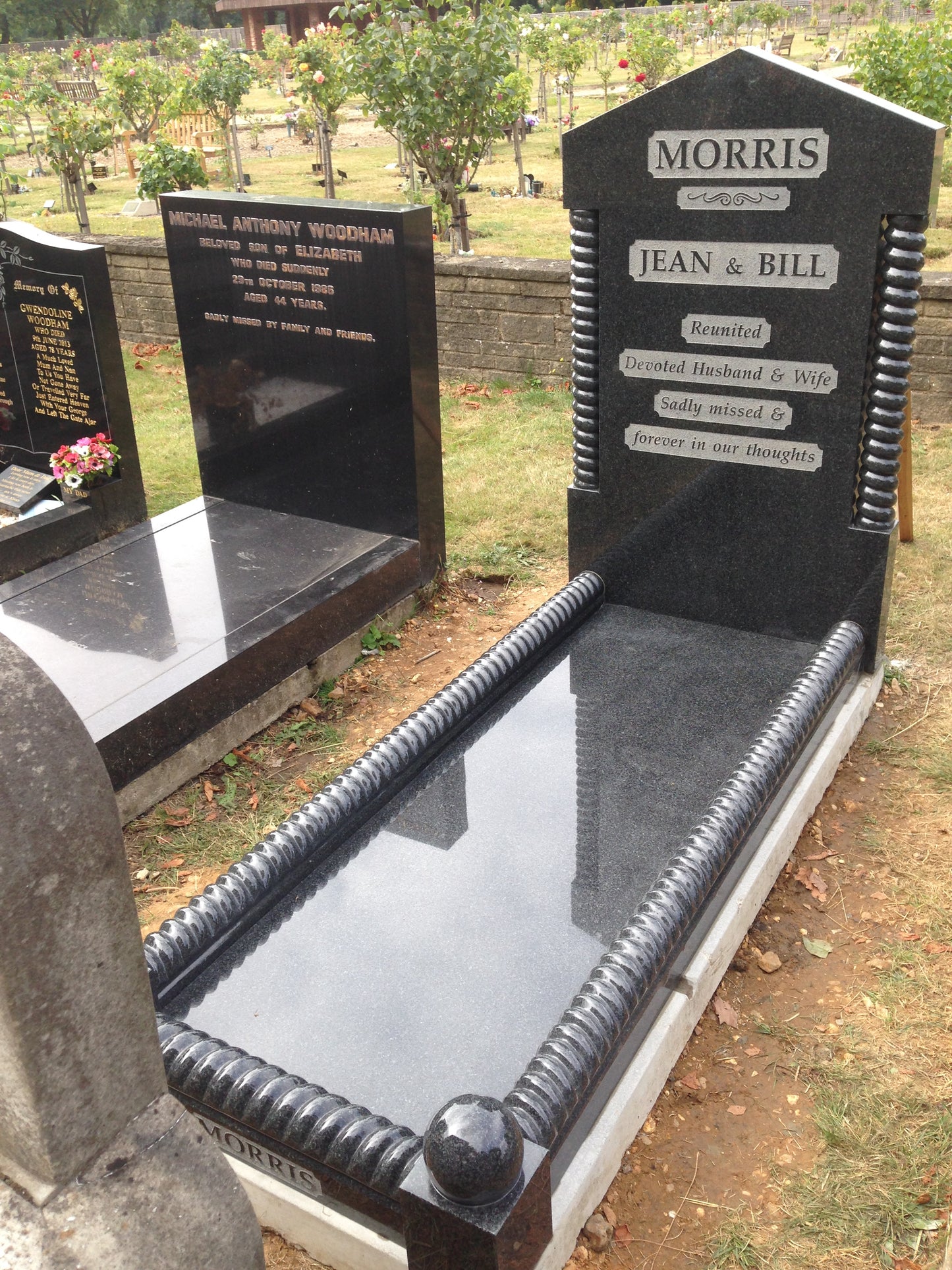 Peon Headstone With Barley Twist Kerb Set