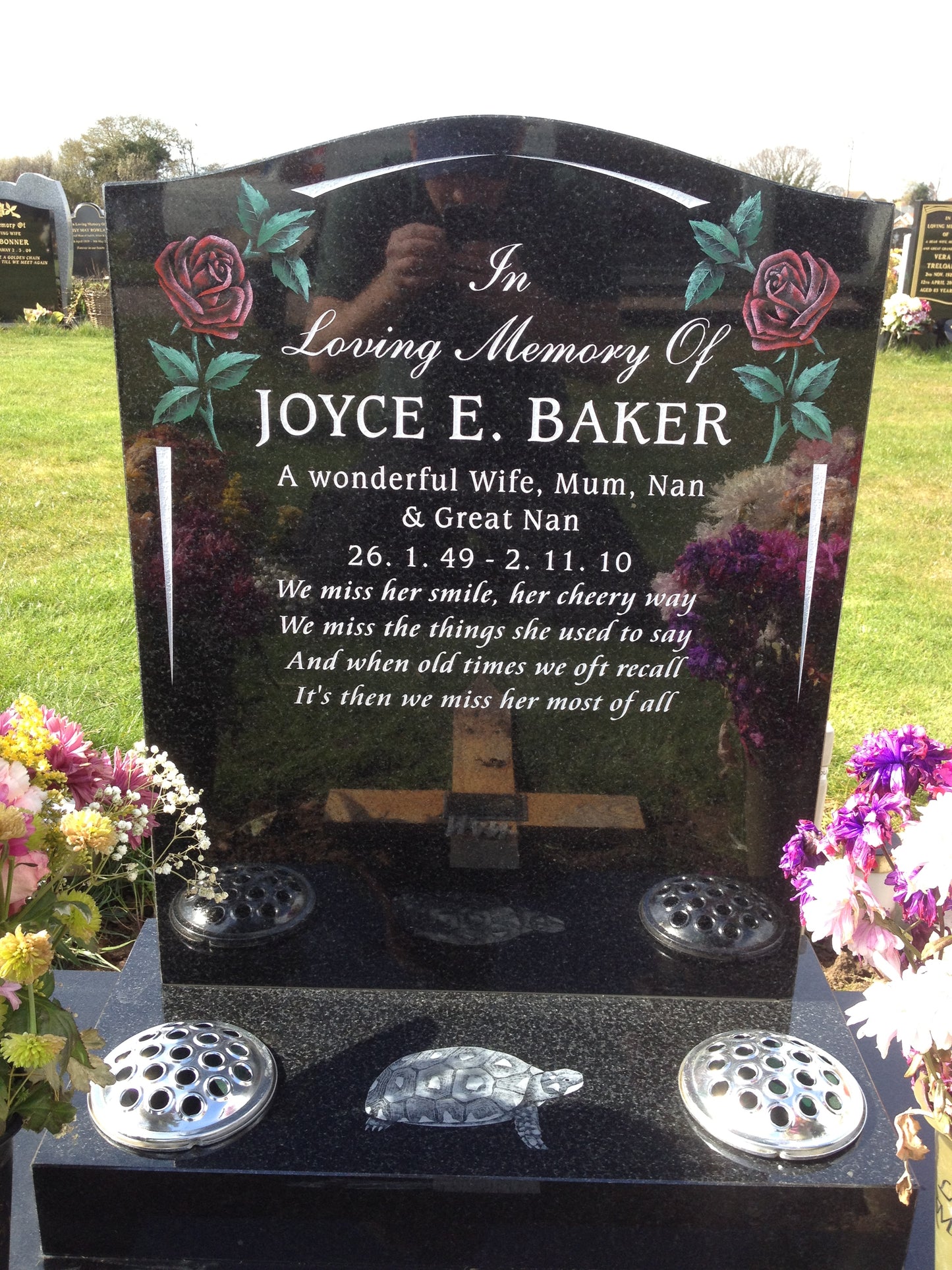 Ogee shaped memorial with optional star design