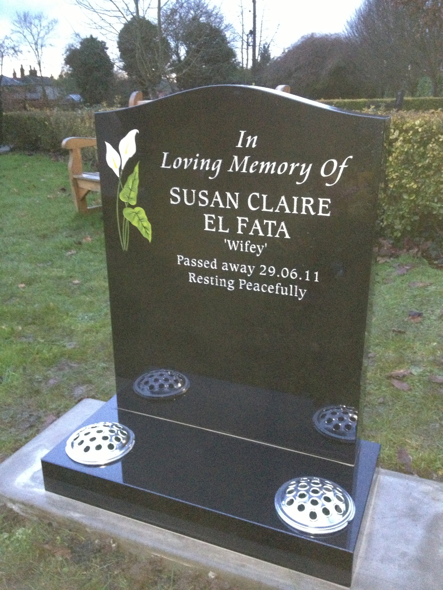 Ogee shaped memorial with optional star design