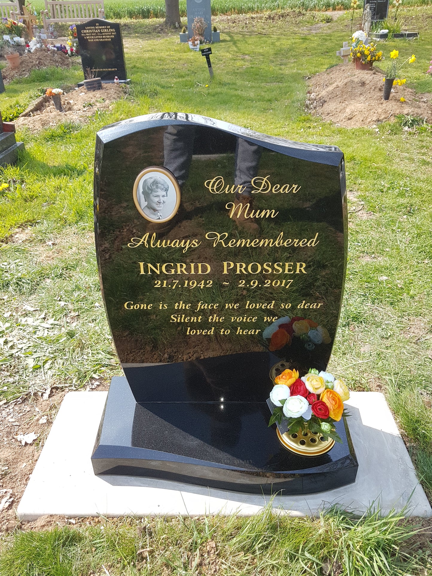 Half ogee with rounded edges memorial