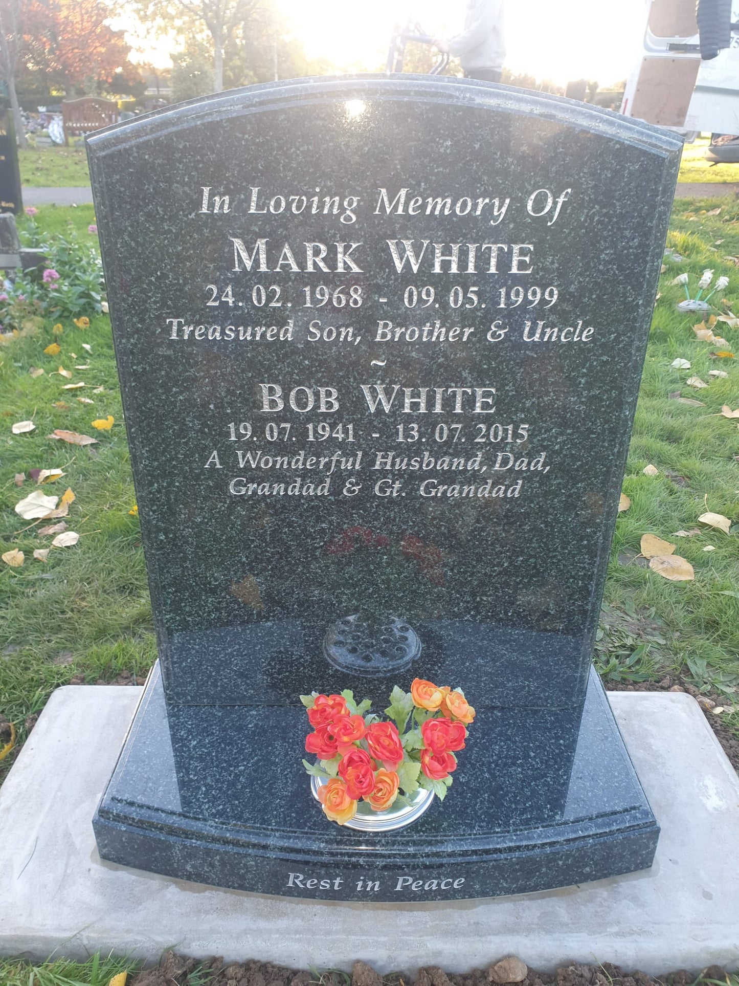 Ogee shaped memorial with optional star design