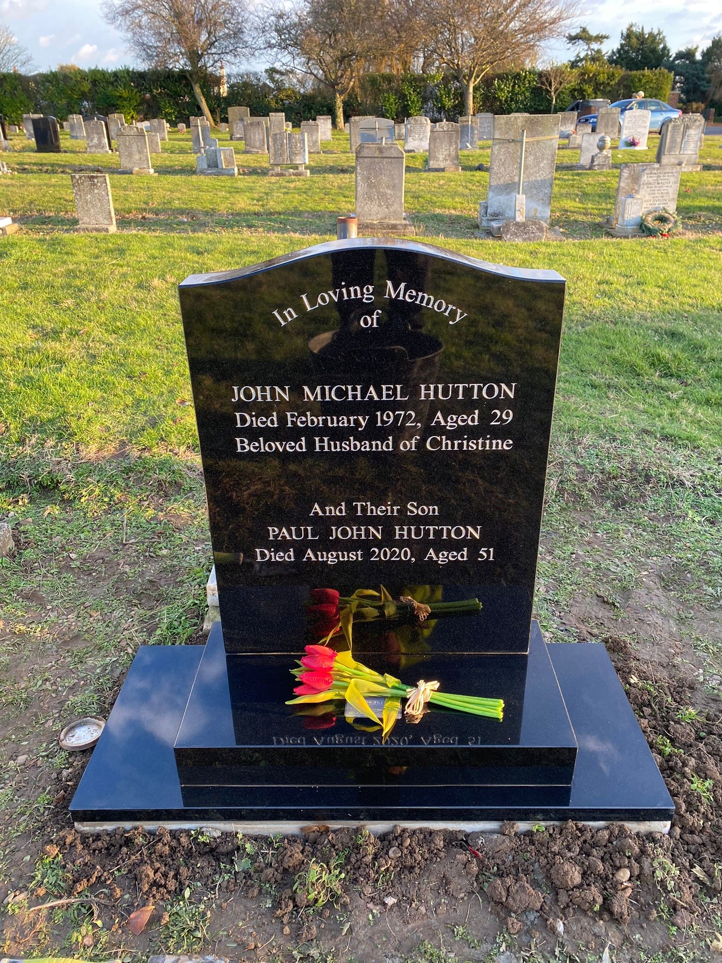 Ogee shaped memorial with optional star design
