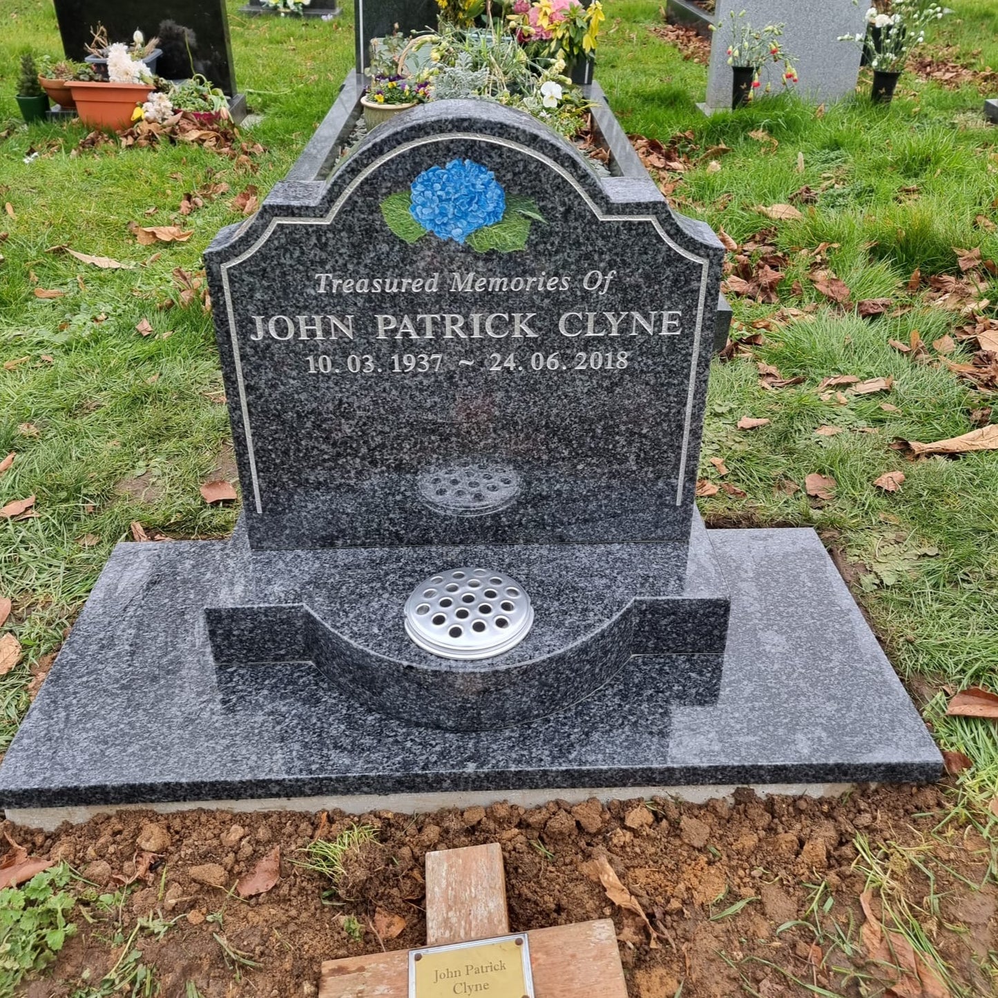 Headstone With Chamfered Edges And Angel Design