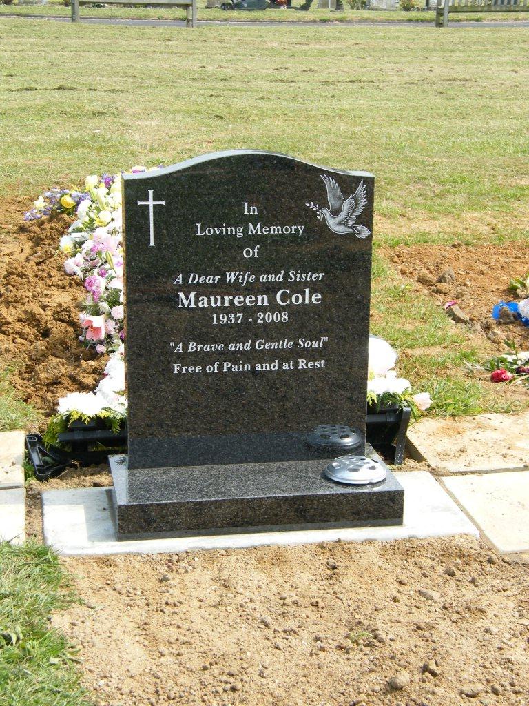 Ogee shaped memorial with optional star design