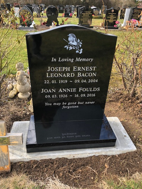 Ogee shaped memorial with optional pin line design