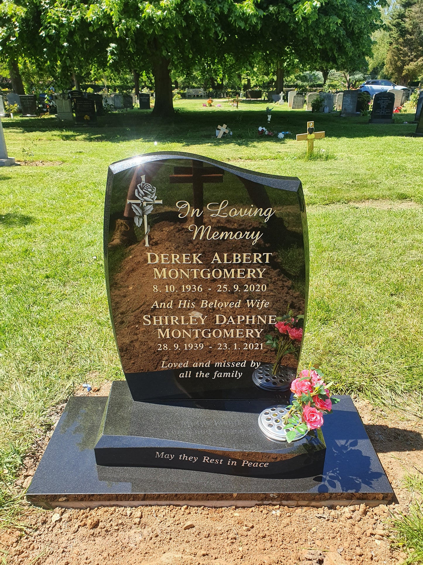 Half ogee with rounded edges memorial