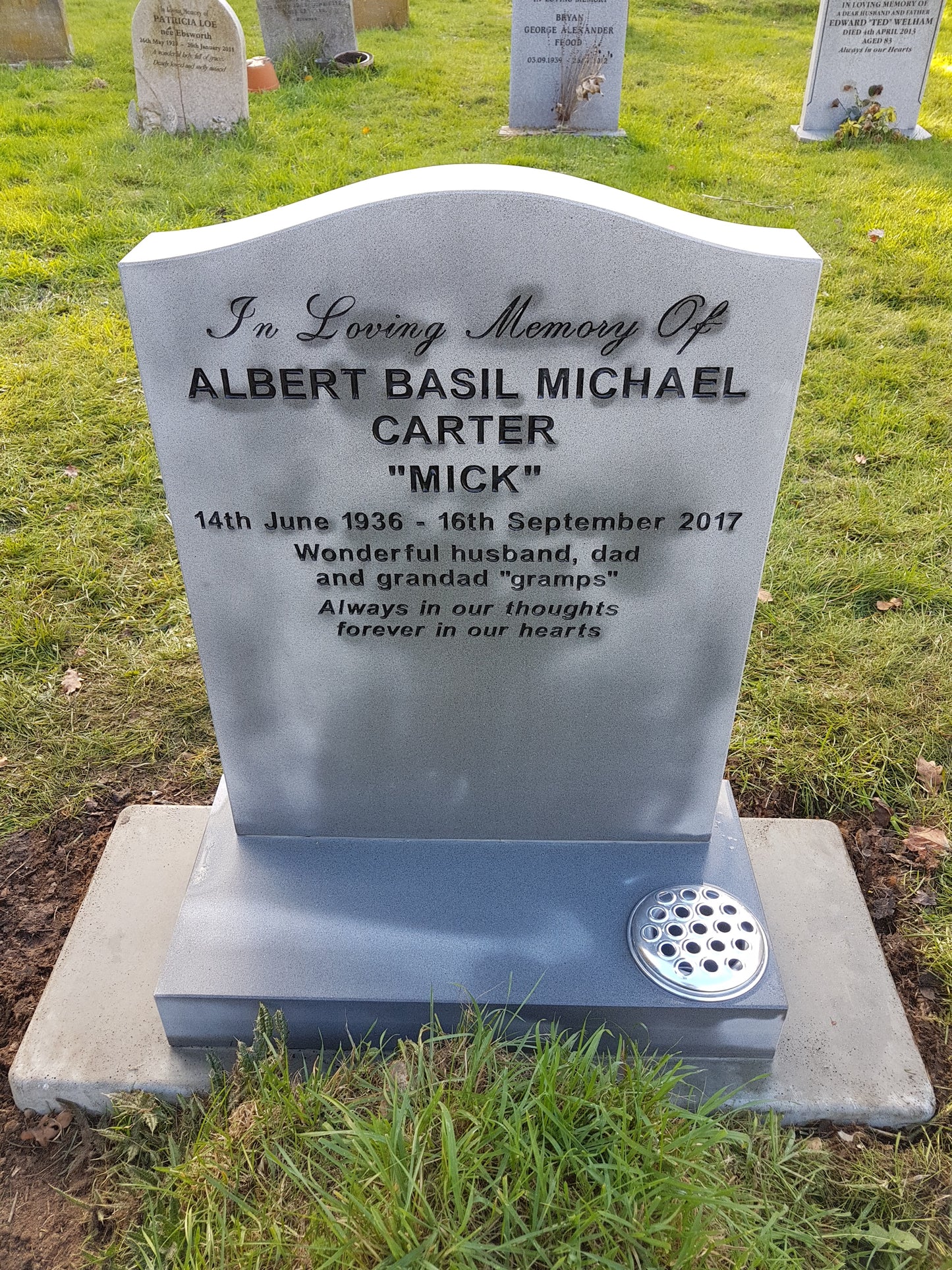 Ogee shaped memorial with optional pin line design