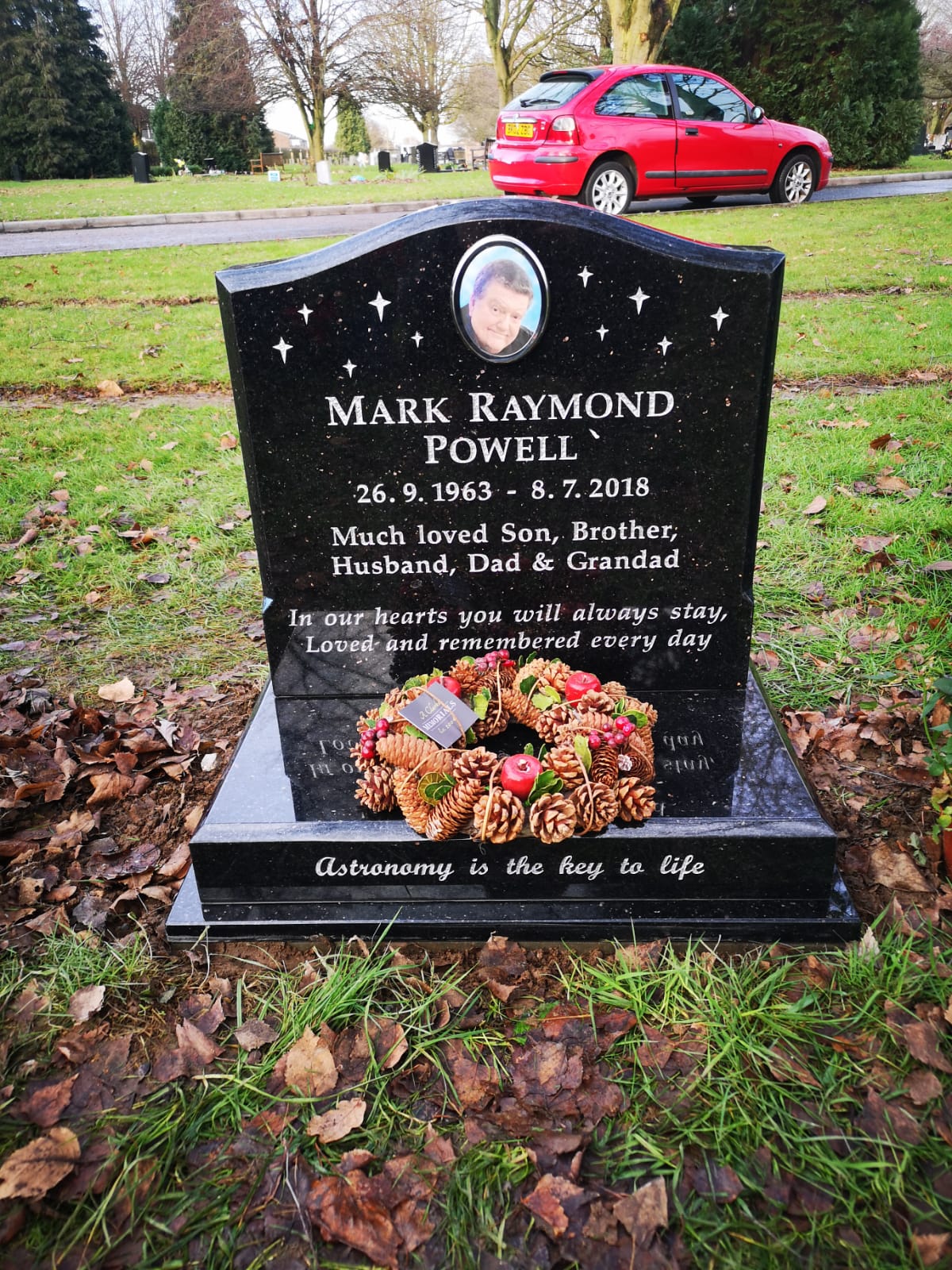 Ogee shaped memorial with optional star design