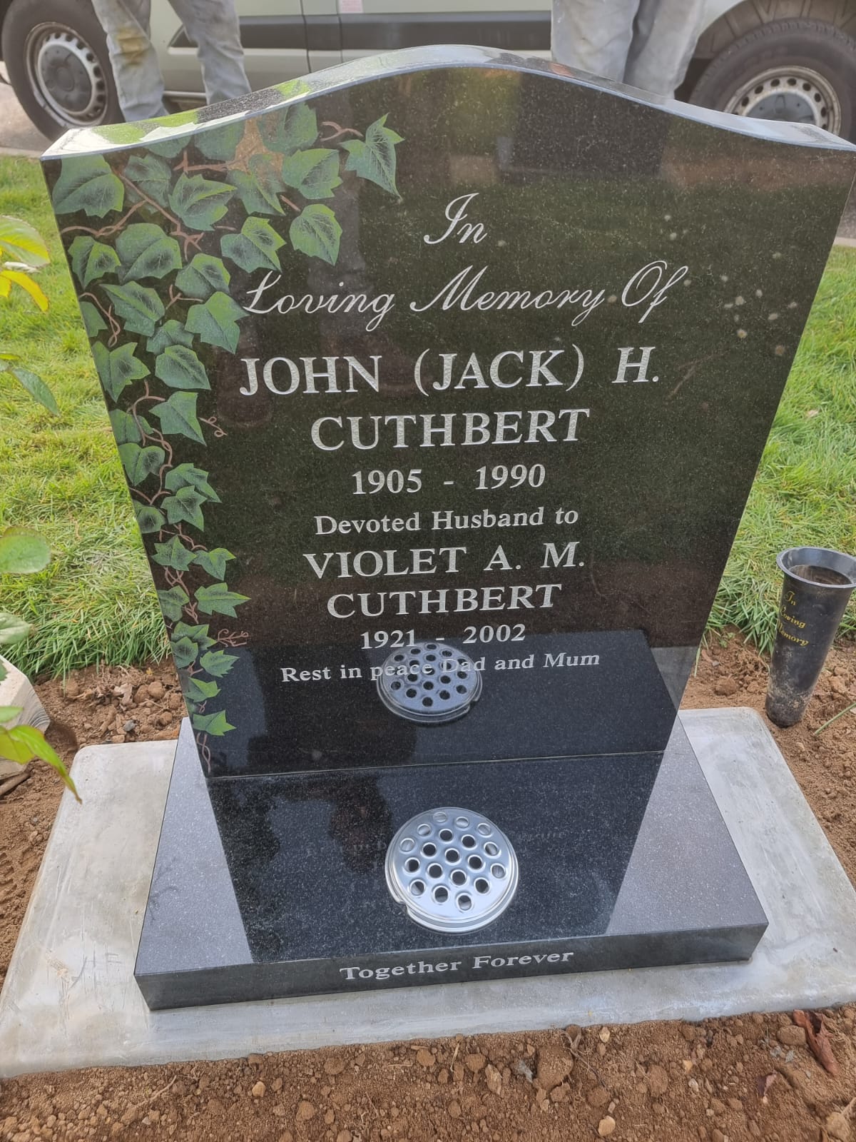 Ogee shaped memorial with optional star design