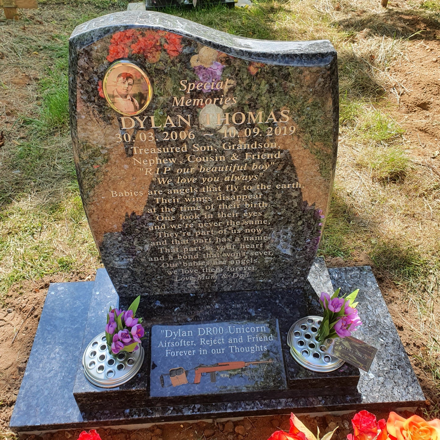 Half ogee with rounded edges memorial