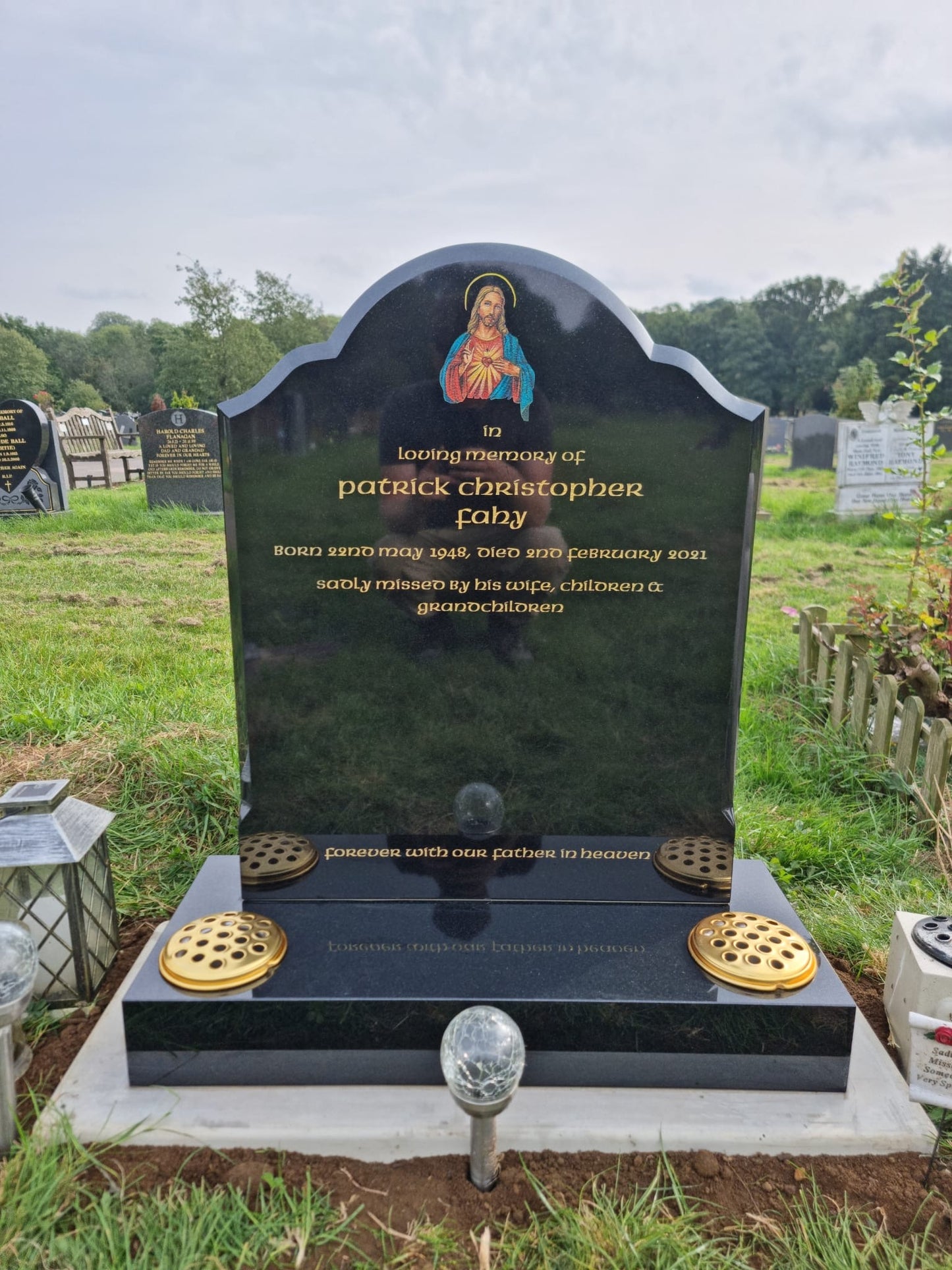 Ogee shaped memorial with optional Jesus design