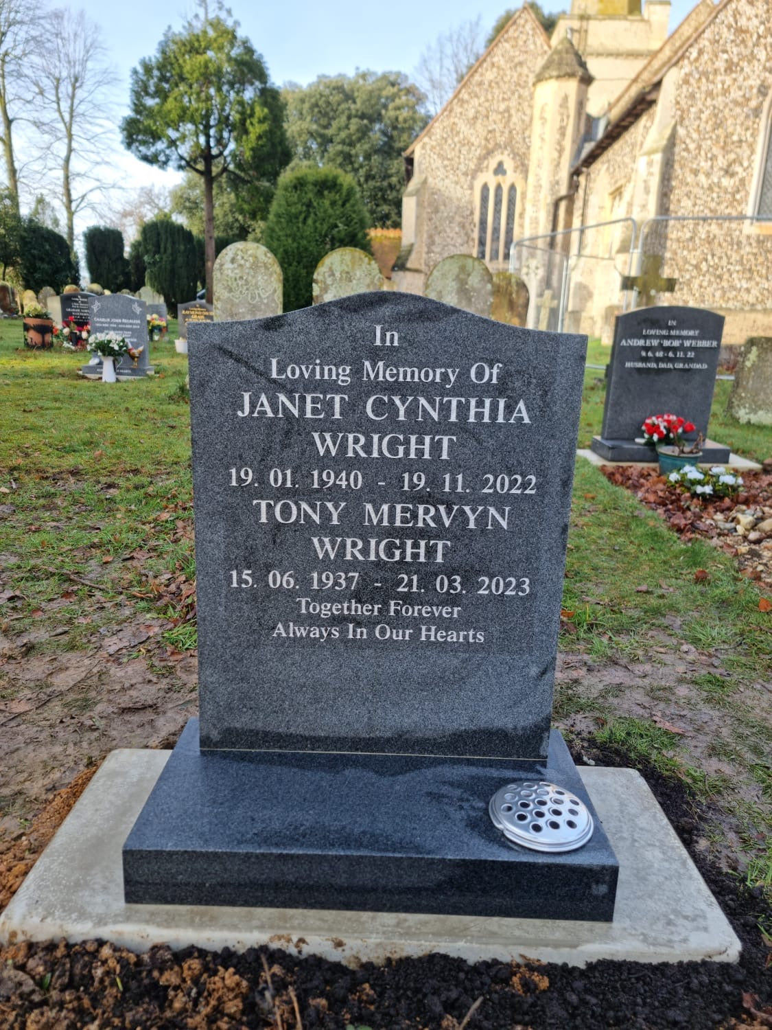 Ogee top memorial with square base