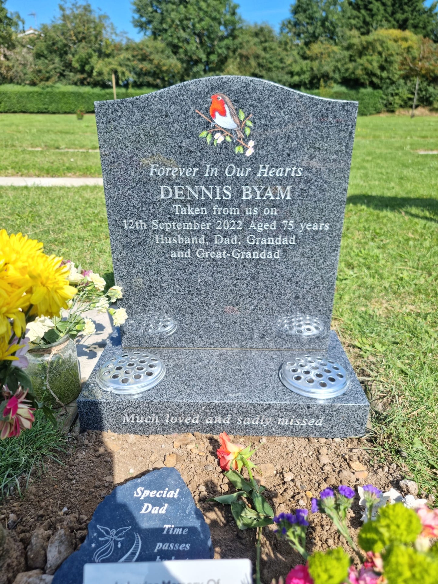 Ogee shaped memorial with optional pin line design