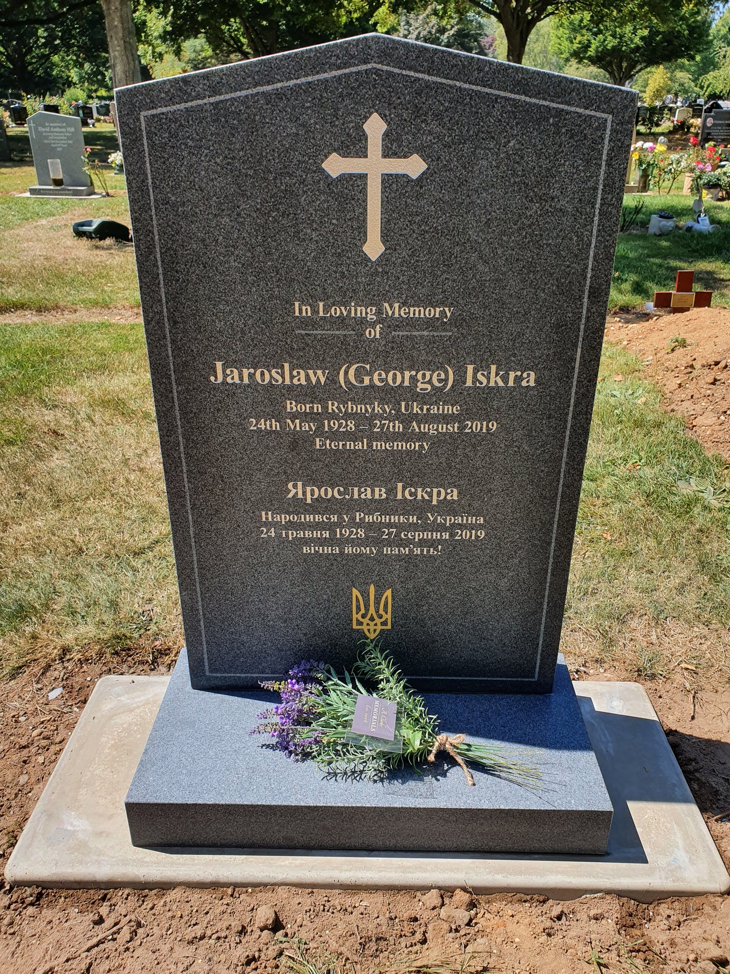 Peon top memorial with sandblasted rose and cross panel