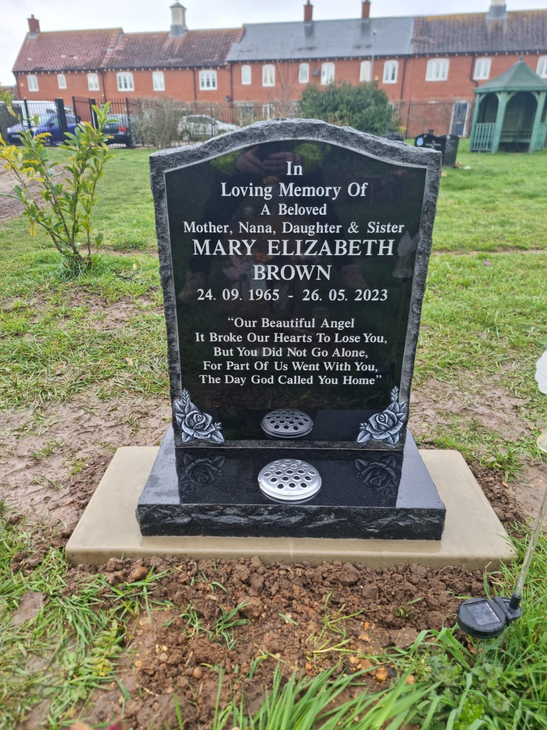 Ogee shaped memorial with Double border and rose design