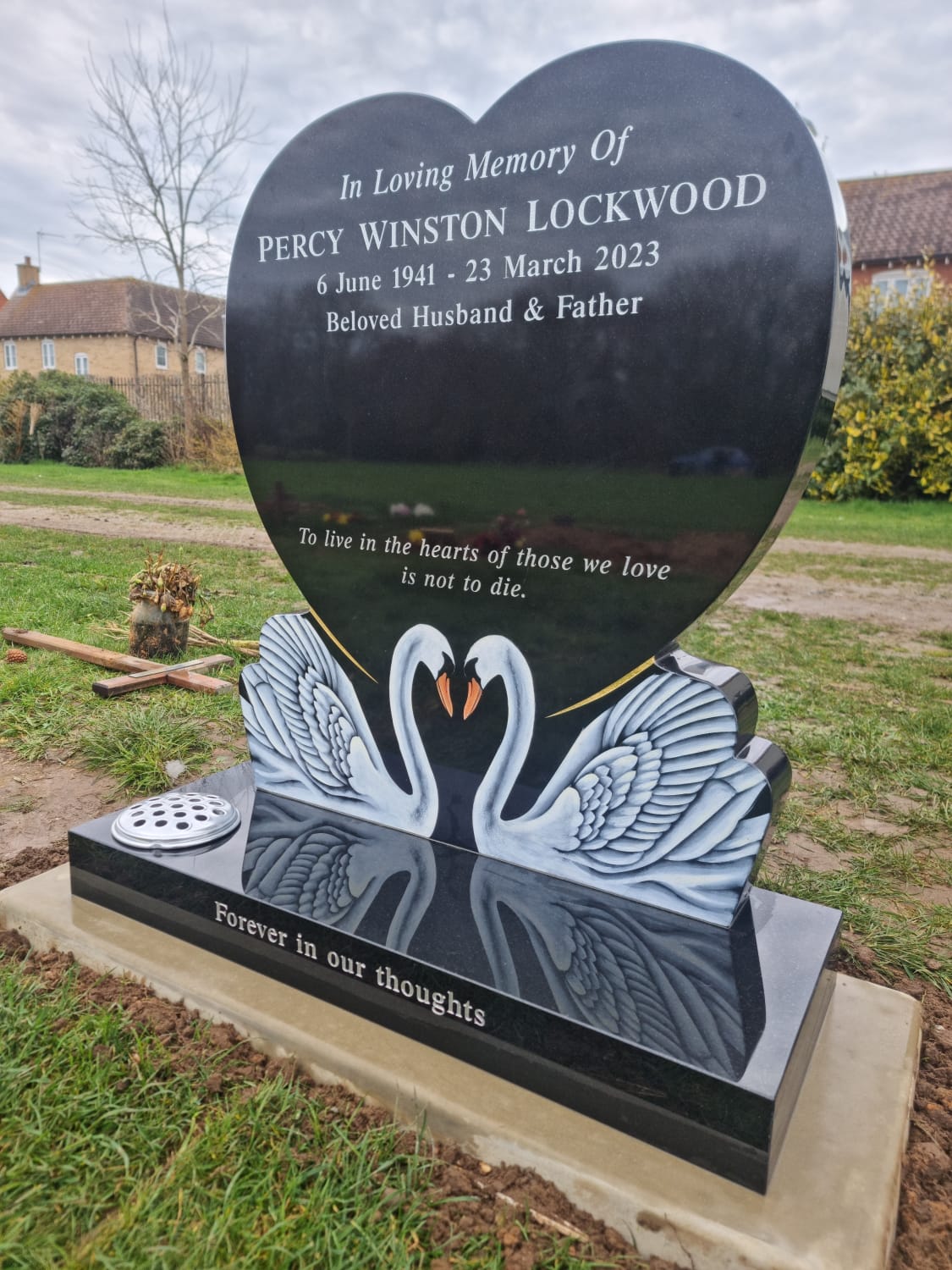 Heart memorial with swans