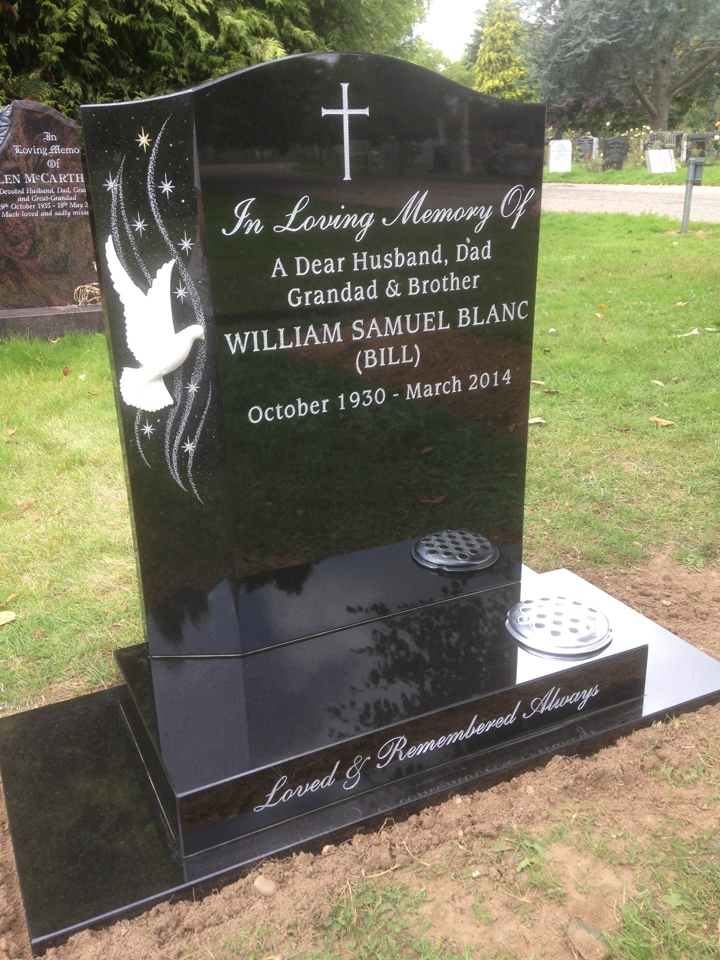 Ogee shaped memorial with optional pin line design