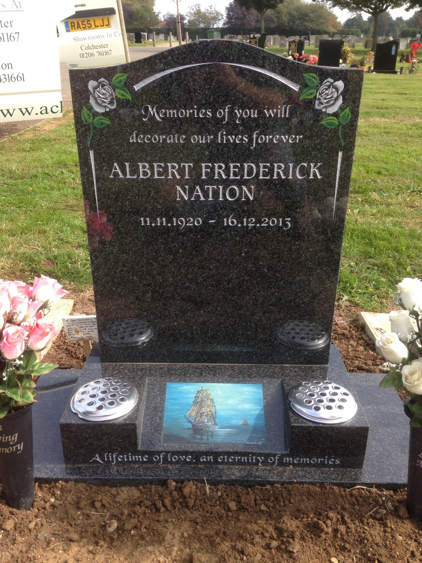 Ogee top memorial with carved roses to shoulders