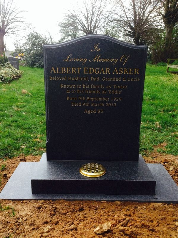 Ogee shaped memorial with optional pin line design