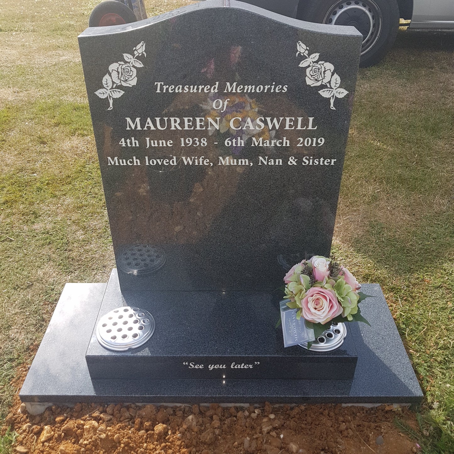 Ogee shaped memorial with Double border and rose design