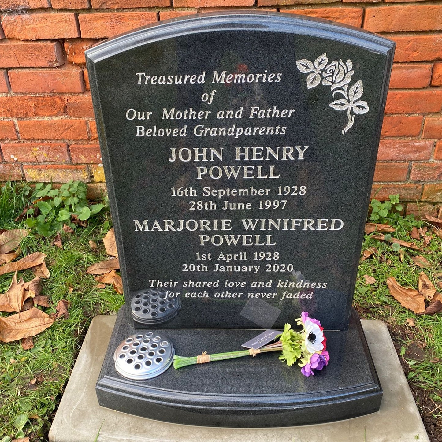 Oval top memorial with moulded edges all round