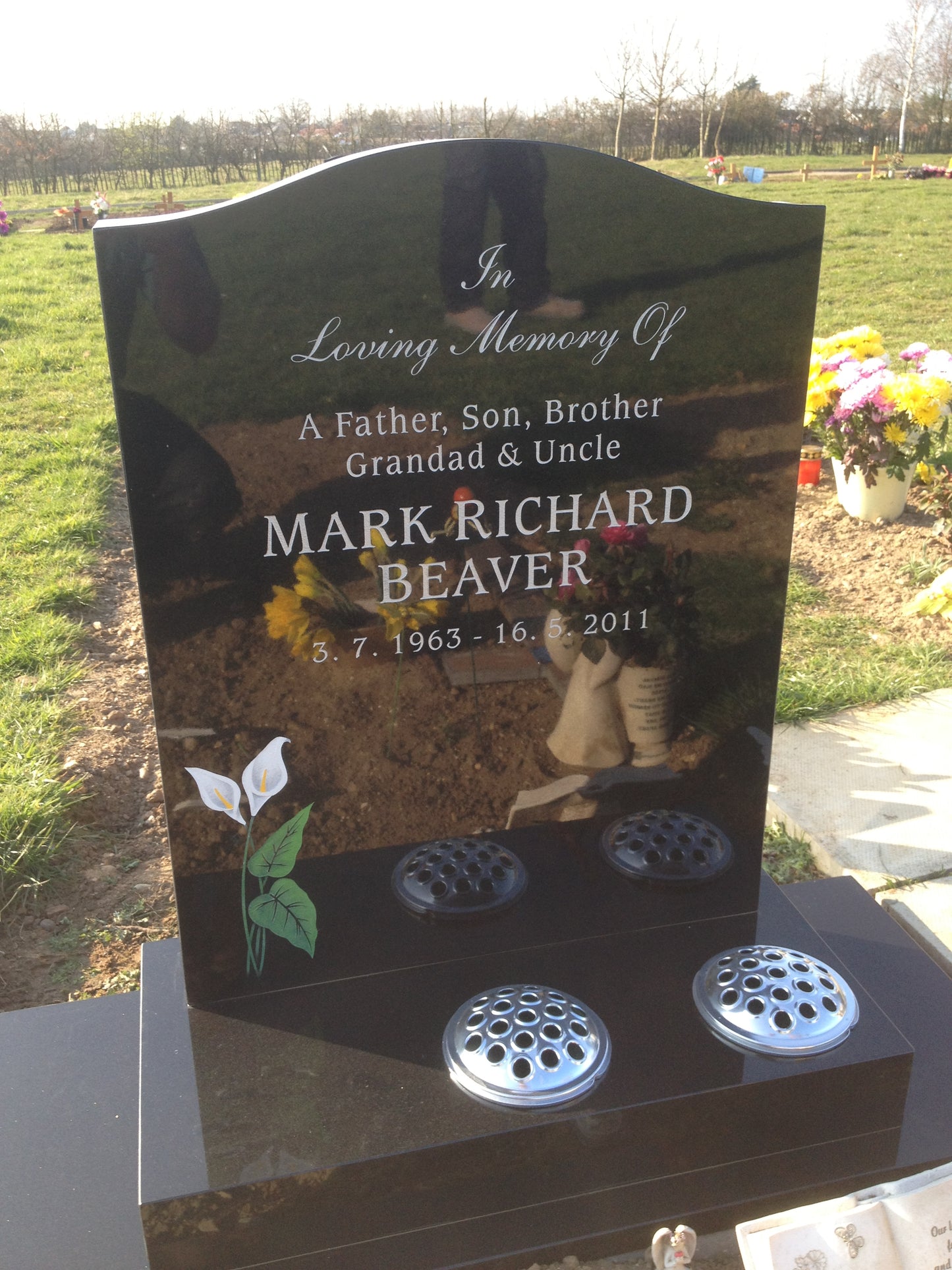 Ogee Top Headstone With Painted Lily