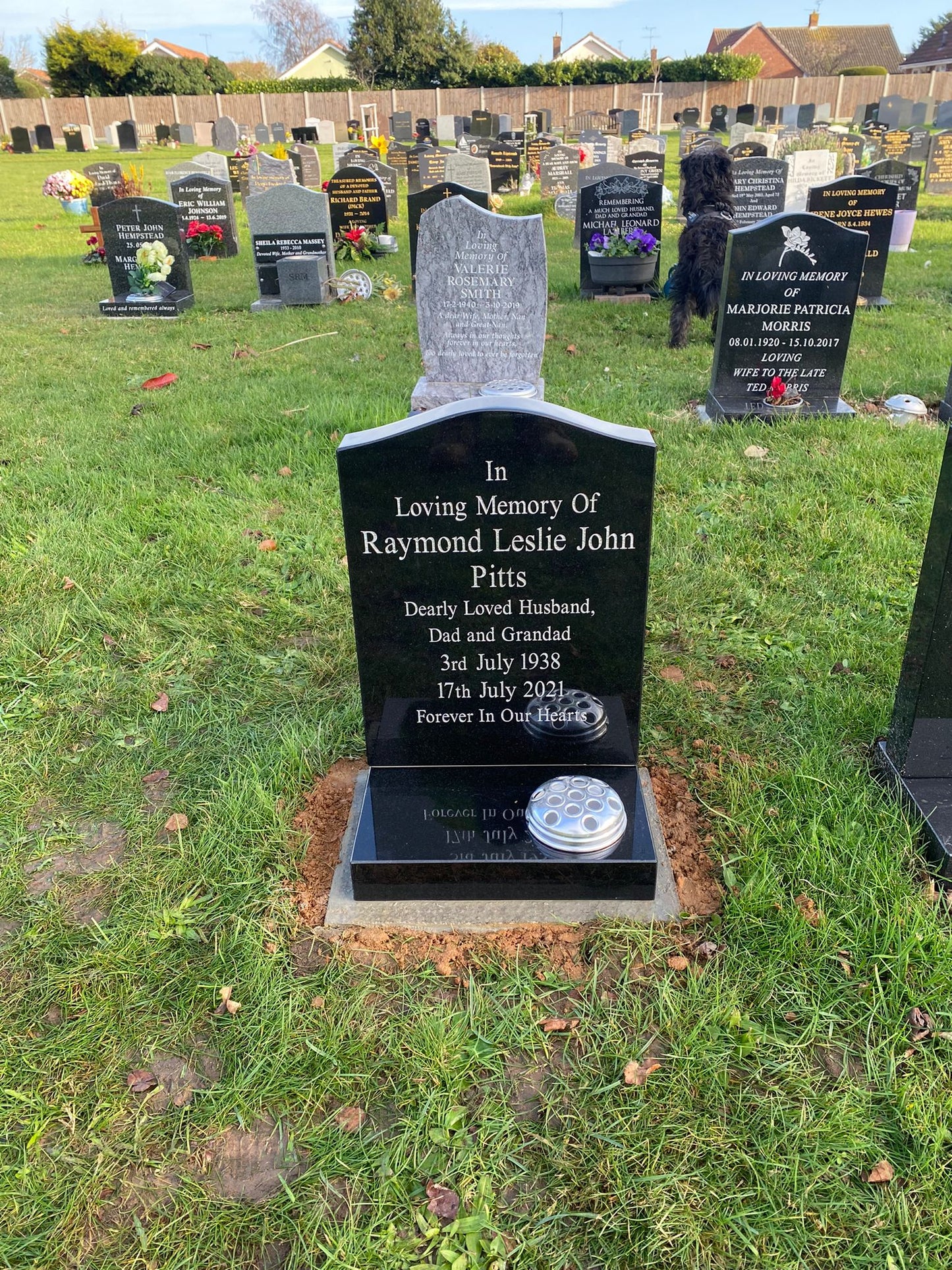 Ogee shaped memorial with optional pin line design