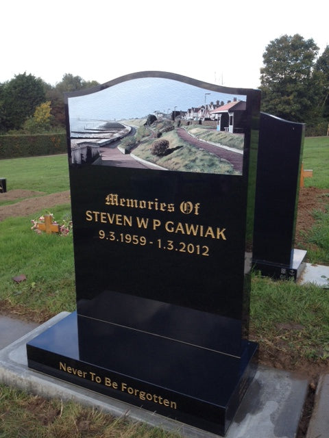 Ogee shaped memorial with optional pin line design