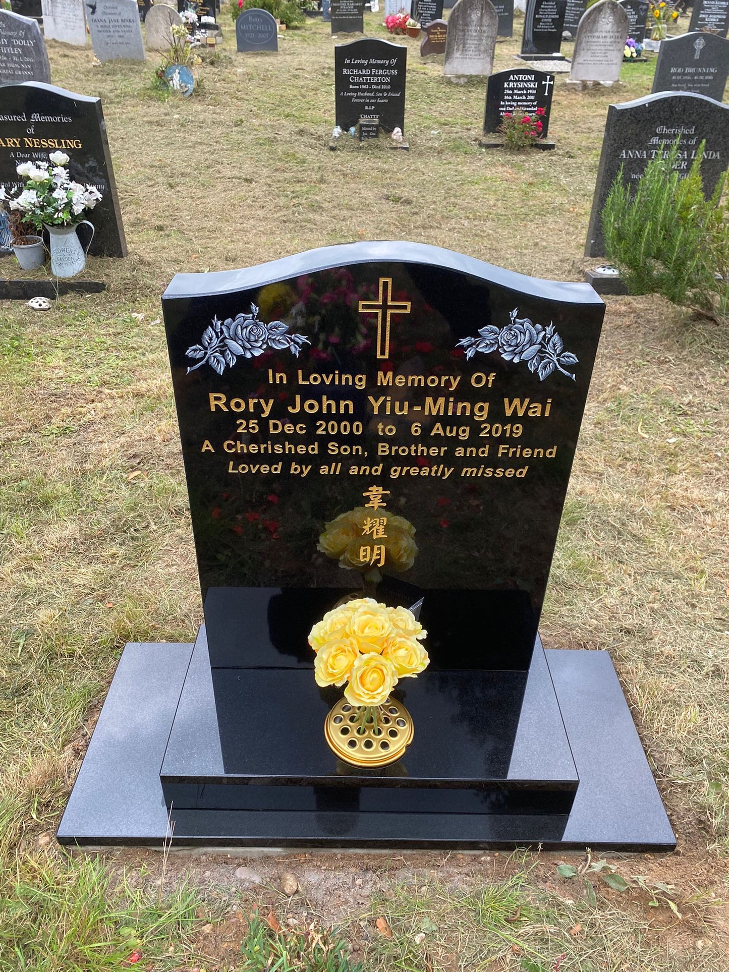 Ogee top memorial with carved roses to shoulders